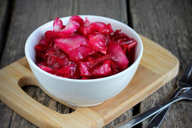 Beets marinated with cabbage
