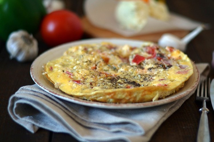 Omelet with steamed tomatoes