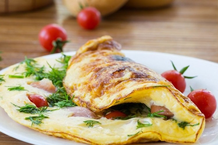 Omelet with tomatoes and sausages in the oven