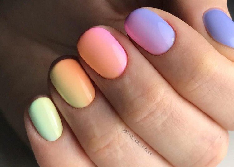 Horizontal gradient in manicure