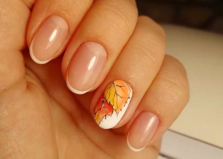 Autumn leaves in manicure