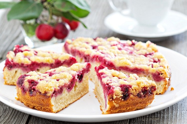 Kefir pie with cottage cheese and jam