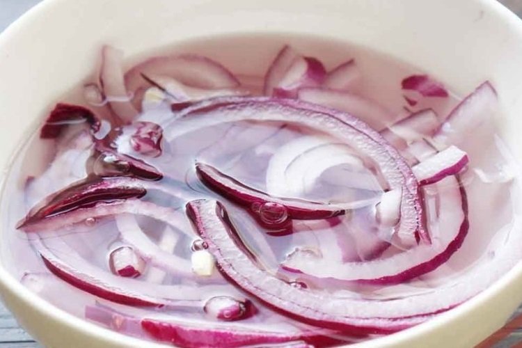Pickled onions with balsamic vinegar