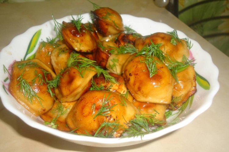 Dumplings fried with soy sauce