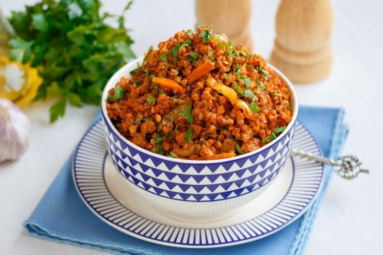 Buckwheat with minced meat in a slow cooker