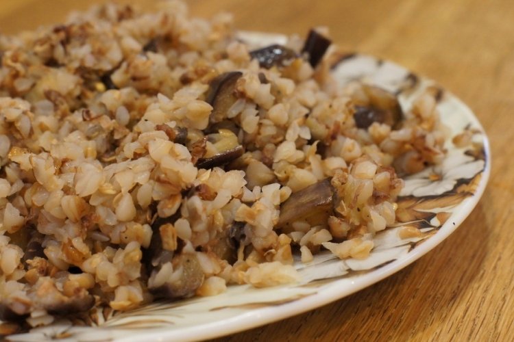 Buckwheat with eggplant in a slow cooker
