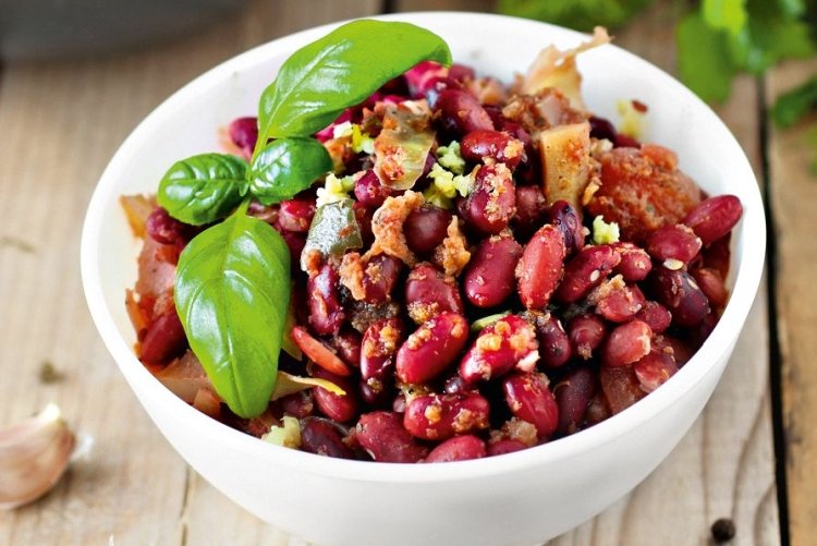 Quince and beans salad