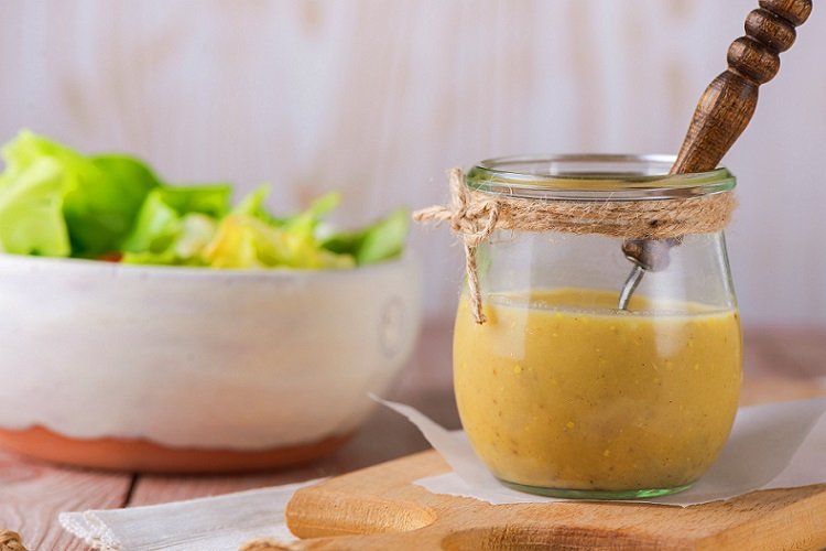 Spicy dressing for Greek salad