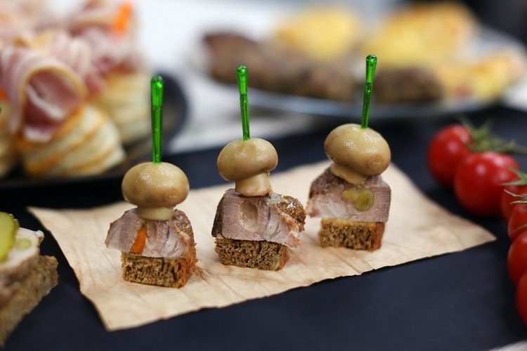 Canapes of pickled mushrooms, pork and black bread