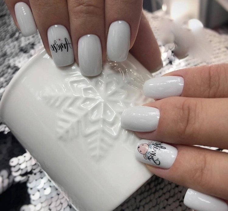 White winter manicure