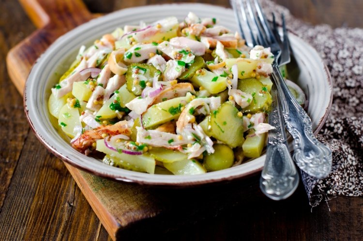 Salad with pickles, chicken and Dijon mustard