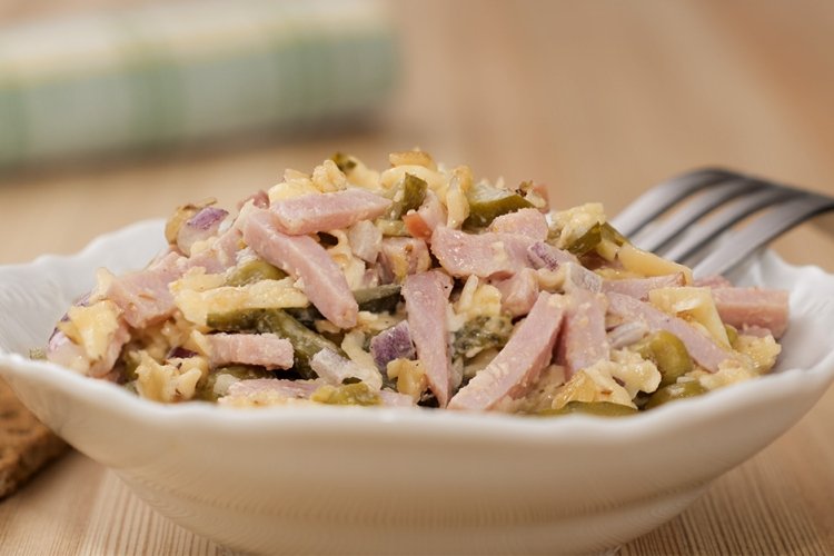 Salad with pickles, ham and cheese