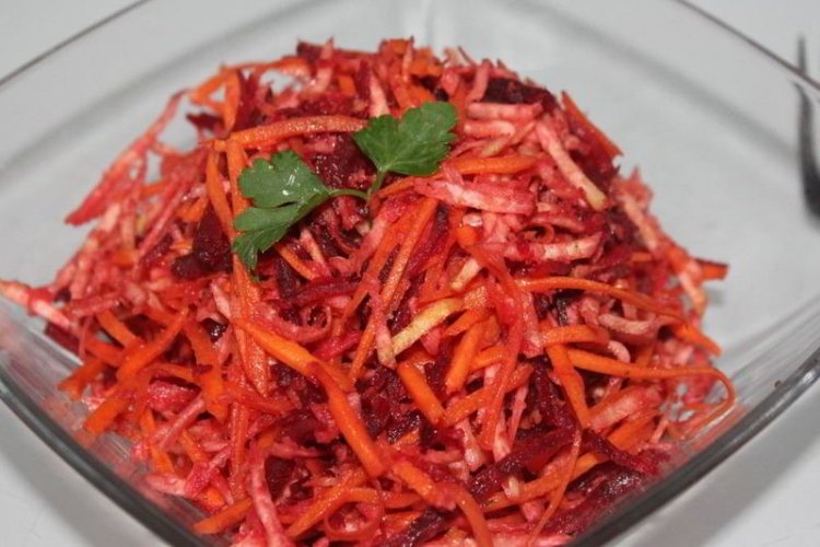 Raw beetroot salad with celery and carrots