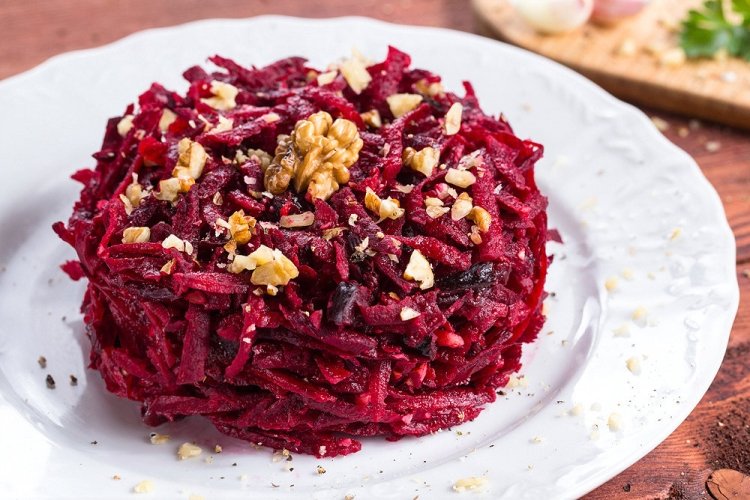 Beetroot salad with prunes and nuts