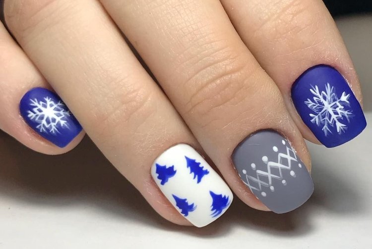 Manicure with stars and snowflakes