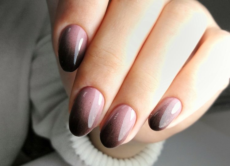 Winter gradient manicure