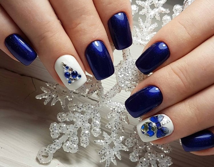 Blue New Year's manicure