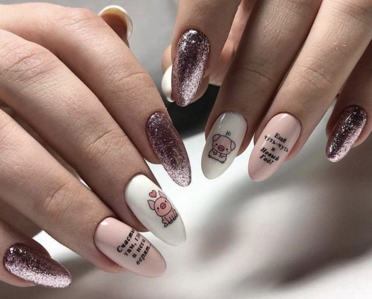 Funny lettering on the nails