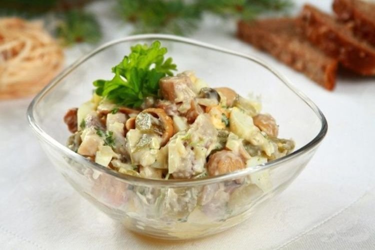 Salad with pigtail cheese, potatoes and pickled mushrooms