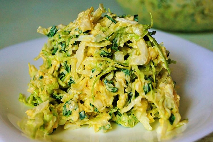 Salad with eggs, pigtail cheese, cabbage and herbs