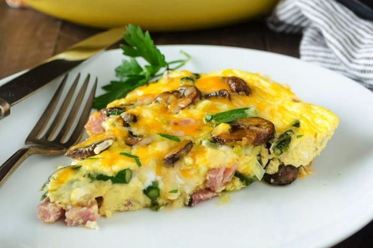 Baked omelet with mushrooms and ham