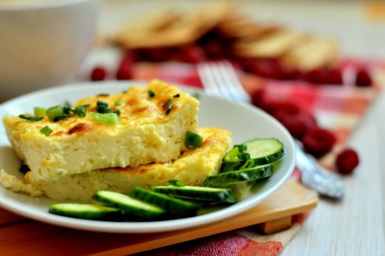 Delicate omelet with sour cream in the oven