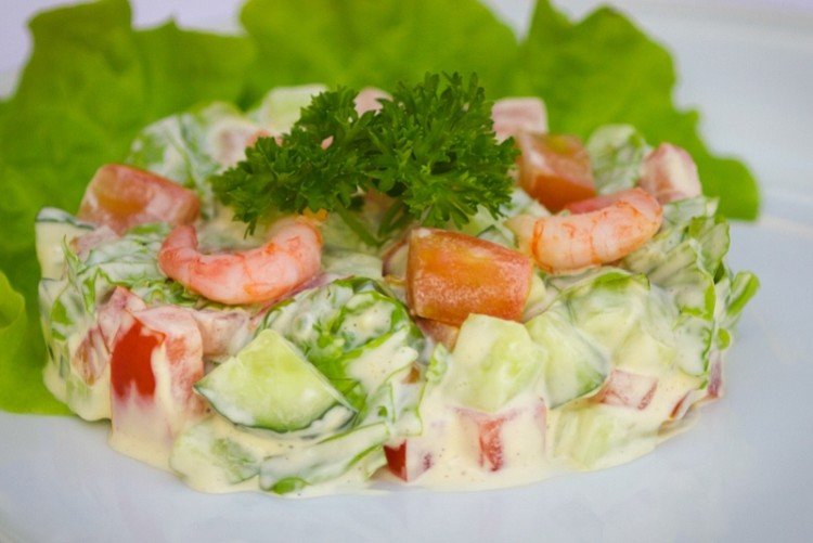 Salad with shrimp, crab meat and cucumbers