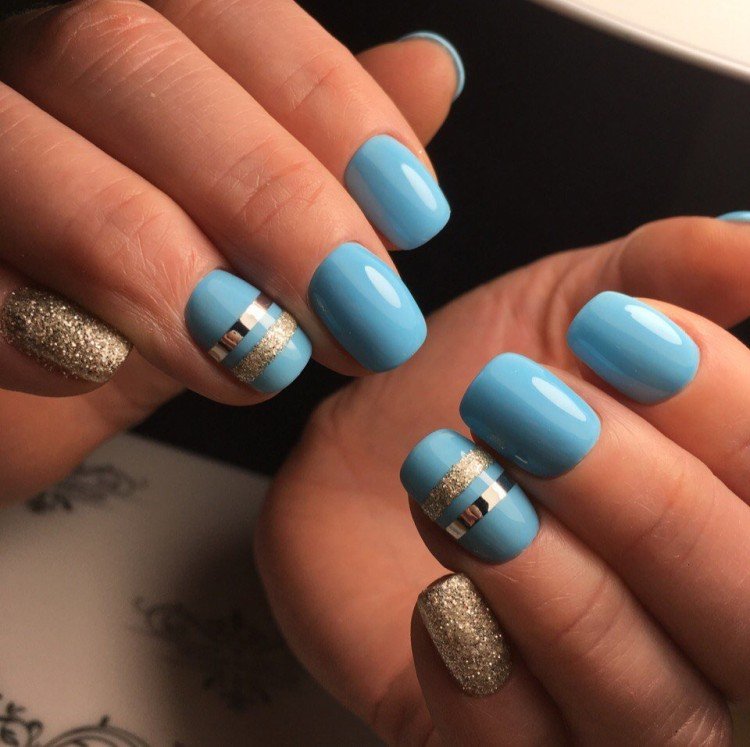 Blue and blue manicure