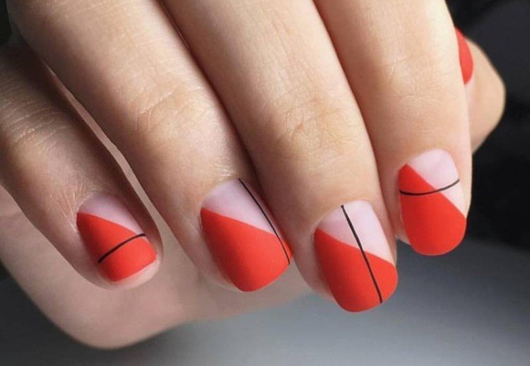 Diagonal patterns on short nails