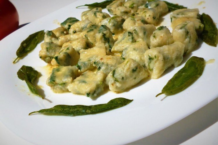 Cheese gnocchi with spinach