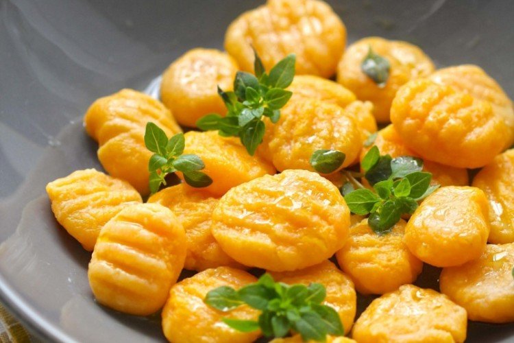Sweet gnocchi with cottage cheese and carrots