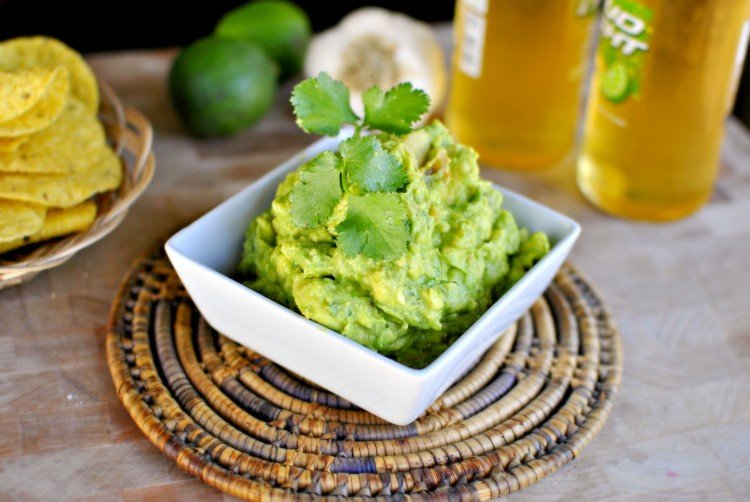 Guacamole with mint and green grapes