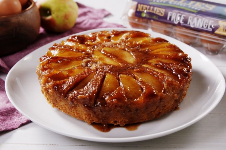Charlotte with caramelized apples in a pan