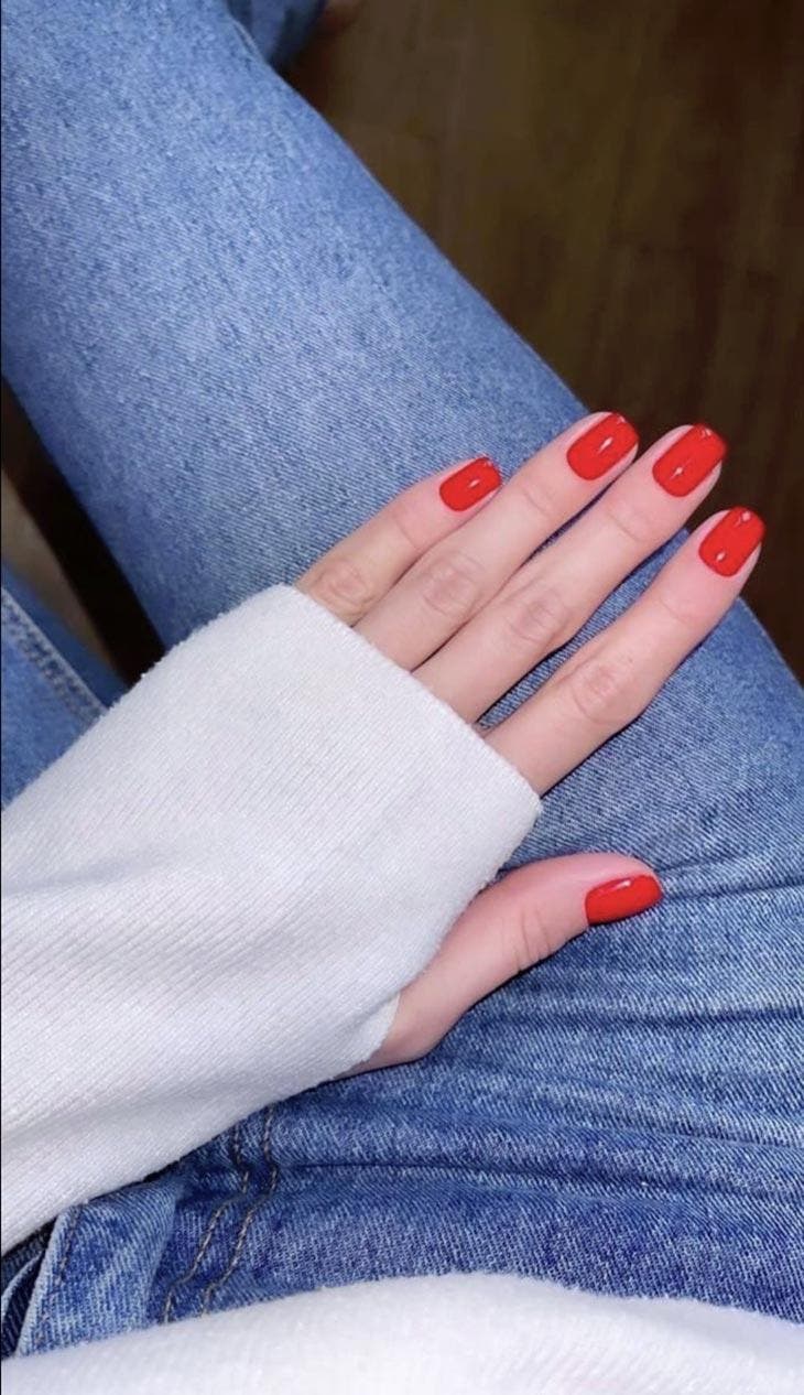 Manicure in red
