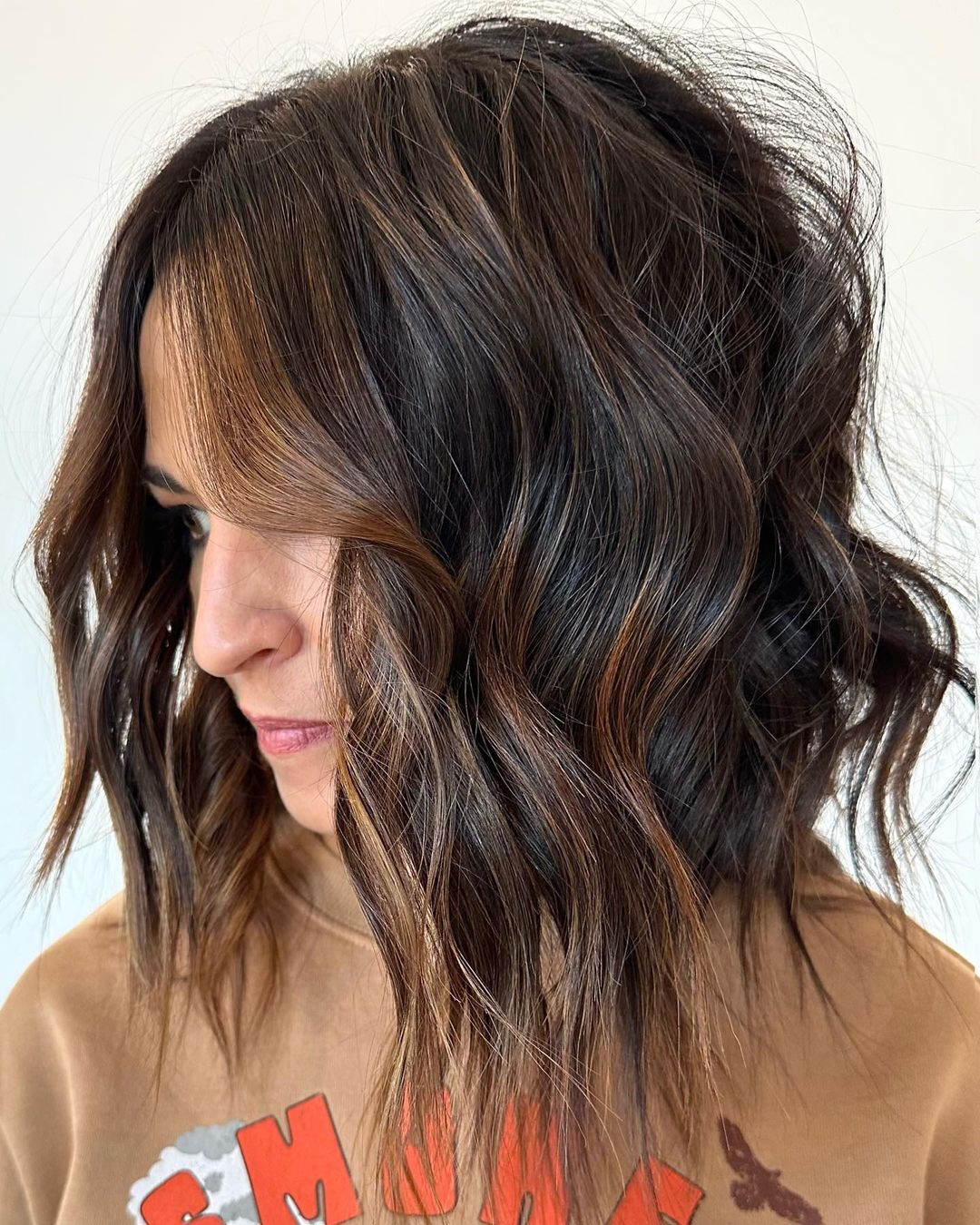 Shoulder-length haircuts for wavy and curly hair: 14 interesting examples
