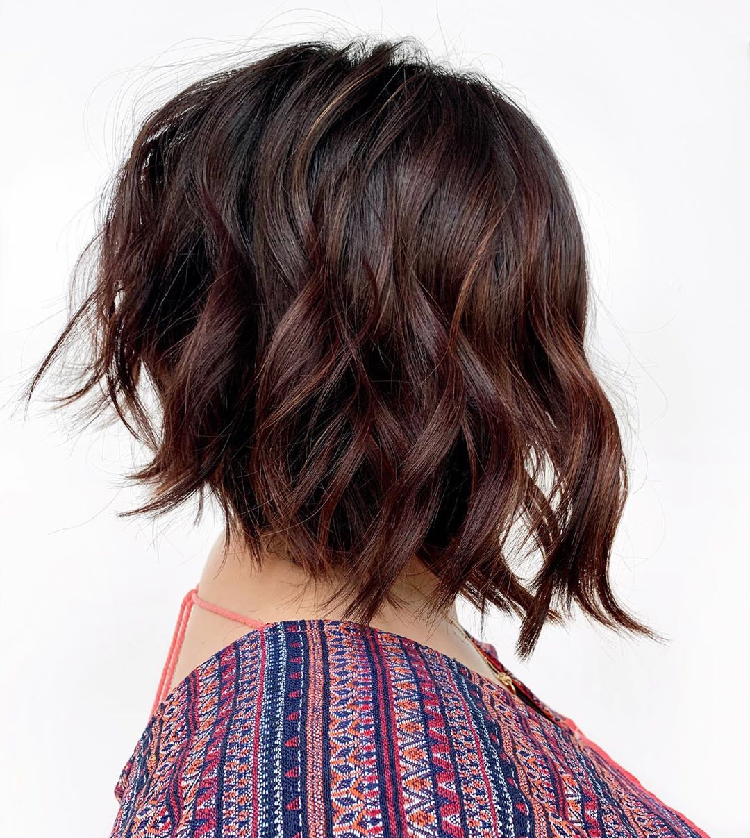 Shoulder-length haircuts for wavy and curly hair: 14 interesting examples