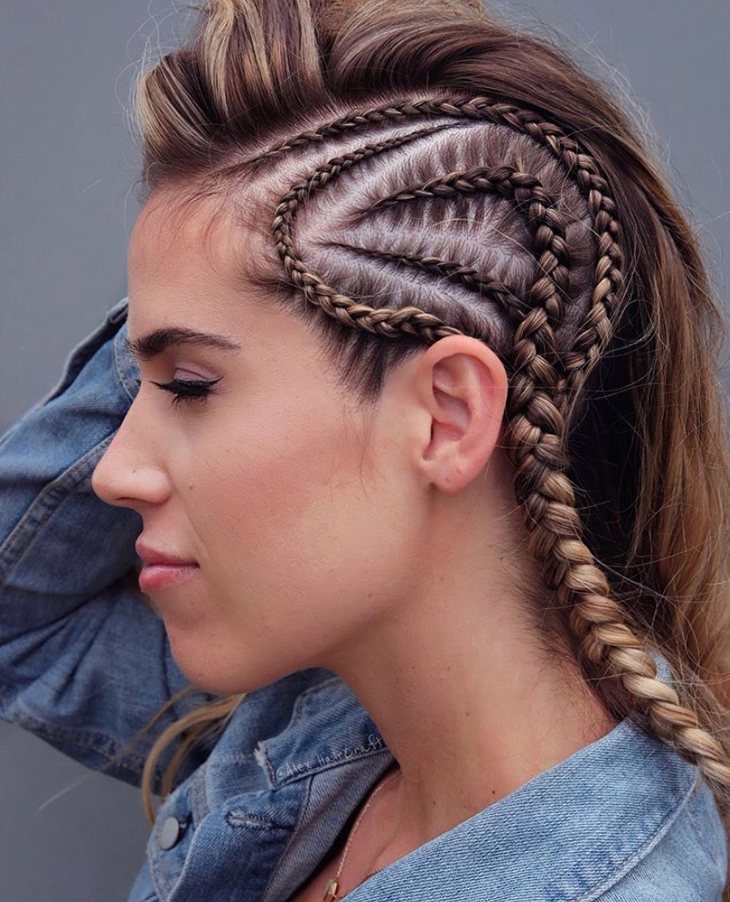 Trendy hairstyles for summer long hair 2023