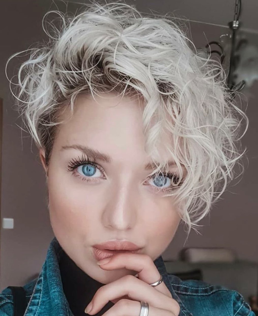 Side-swept blond haircuts: 20+ attractive and trendy ideas