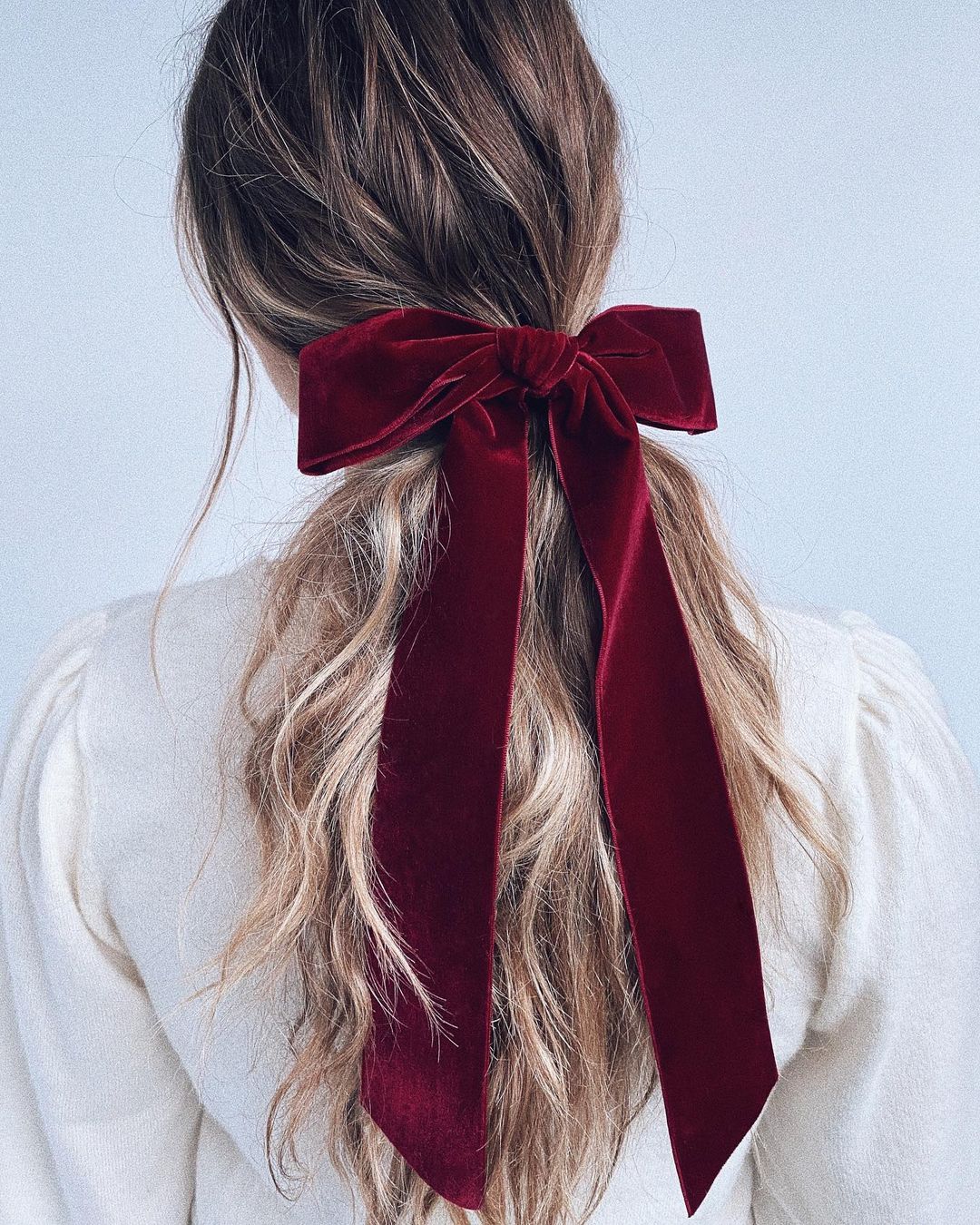 Summer 2023 hair accessories: topical novelties for stylish beauties.