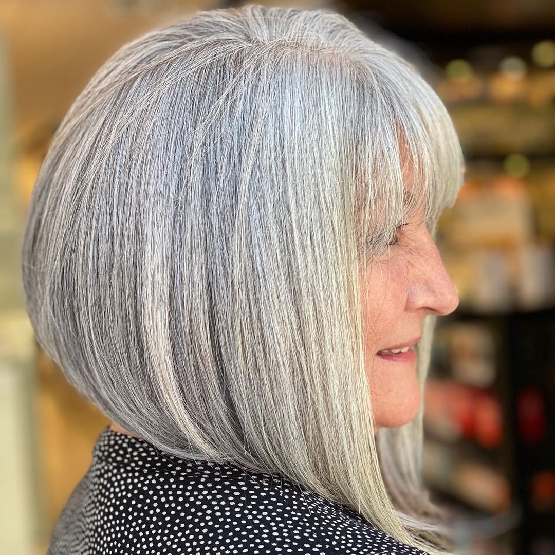 Long bob on gray hair: 15 versatile and elegant ideas