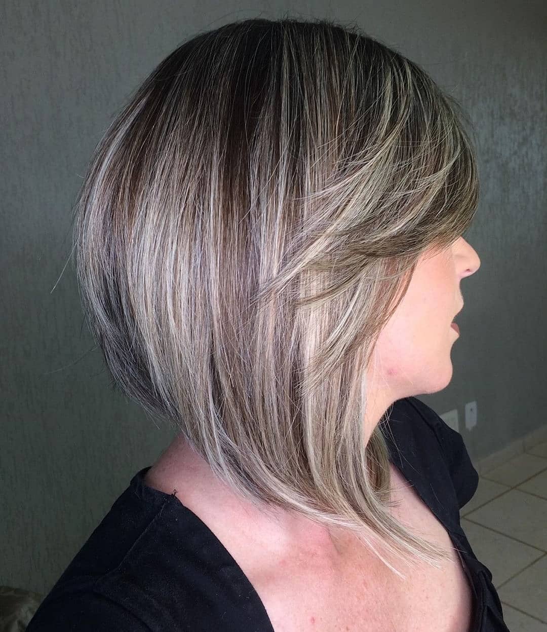 Graduated bob with extension for women aged 40-50 photo 2