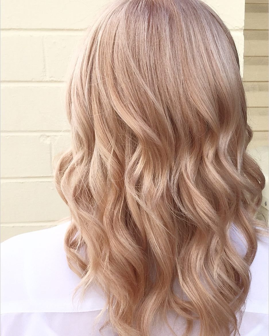Beige hair: 12 luxurious ideas to refresh your look